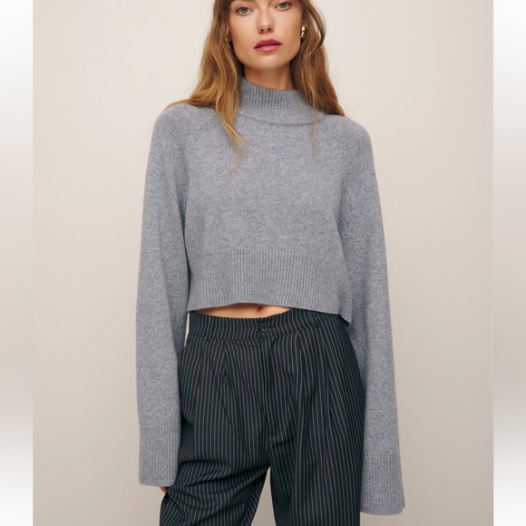 Reformation Garrett Turtleneck Cropped Cashmere Sweater in Husky Grey - Size M - Picture 2 of 10